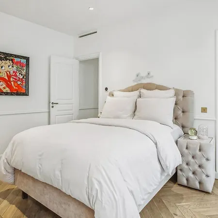 Exceptional Walk To Attractions Apartment