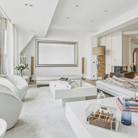Exceptional Walk To Attractions Apartment *