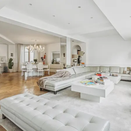 Exceptional Walk To Attractions Apartment